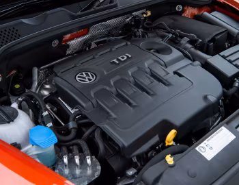 Bajo el capó Volkswagen Beetle R-Line [UK-spec] '2016–18