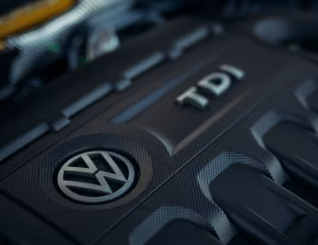 Bajo el capó Volkswagen Beetle R-Line [Ireland] '2016–18