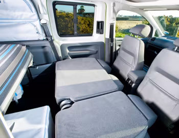 Інтэр'ер Volkswagen Caddy Camper [UK-spec] (Type 2K) '2013–15