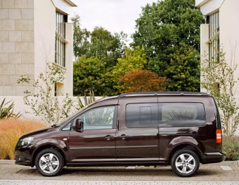Volkswagen Caddy Maxi Life [UK-spec] (Type 2K) '2010–15