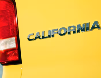 Volkswagen California "Beach" [UK-spec] (T5) '2009–15