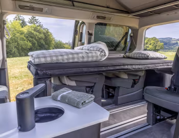 Interior Volkswagen California Beach with Stuff Bubble Modular Furniture Concept (T7) '08.2026