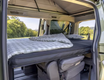 Interior Volkswagen California Beach with Stuff Bubble Modular Furniture Concept (T7) '08.2026