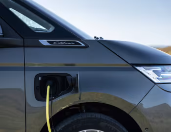 Volkswagen California Ocean eHybrid 4MOTION [UK-spec] (T7) '2025–pr.