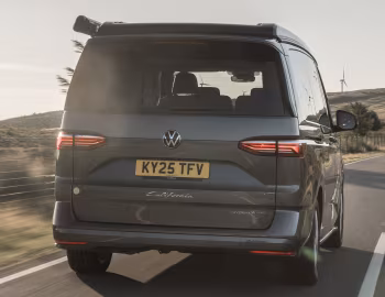 Volkswagen California Ocean eHybrid 4MOTION [UK-spec] (T7) '2025–pr.