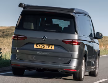 Volkswagen California Ocean eHybrid 4MOTION [UK-spec] (T7) '2025–pr.
