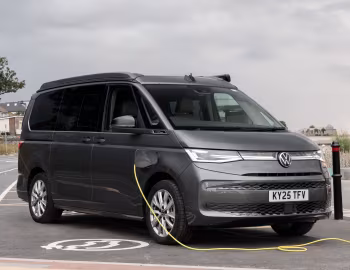 Volkswagen California Ocean eHybrid 4MOTION [UK-spec] (T7) '2025–pr.