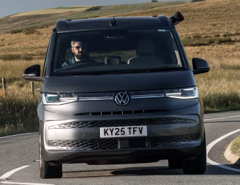 Volkswagen California Ocean eHybrid 4MOTION [UK-spec] (T7) '2025–pr.