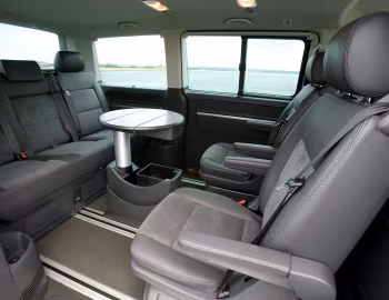 Interior Volkswagen Caravelle [UK-spec] (T5) '2009–15