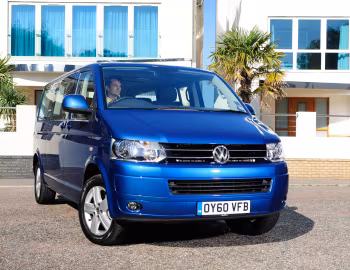Volkswagen Caravelle [UK-spec] (T5) '2009–15