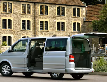 Volkswagen Caravelle [UK-spec] (T5) '2003–09