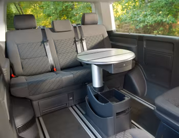 Interior Volkswagen Caravelle [UK-spec] (T5) '2009–15