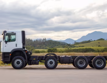 Volkswagen Constellation 41.460 8×4 '2022–23