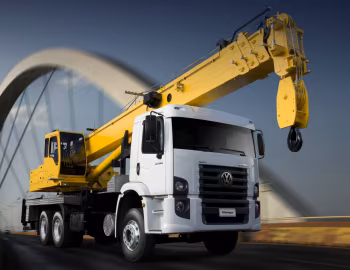 Volkswagen Constellation 31-260 6×4 Crane '2008–12