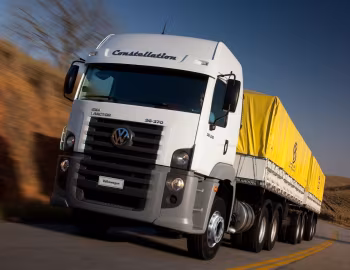 Volkswagen Constellation 26-370 6×4 Tractor '2010–12