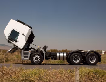 Volkswagen Constellation 26-370 6×4 Tractor '2010–12
