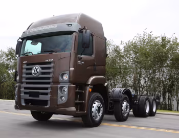 Volkswagen Constellation 24.330 8×4 '10.2013–23