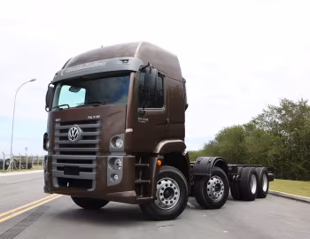 Volkswagen Constellation 24.330 8×4 '10.2013–23