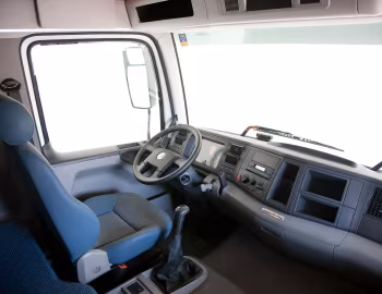 Interior Volkswagen Constellation 26-370 6×4 Tractor '2010–12
