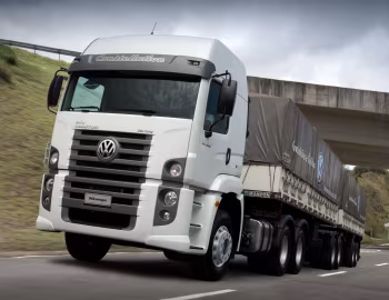 Volkswagen Constellation 26.390 6×4 Tractor '2012–13