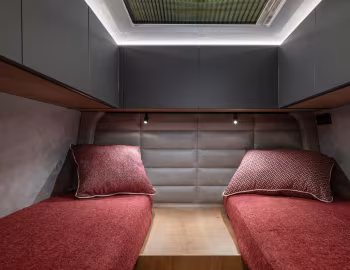 Interior 2024 Globe-Traveller Falcon 2Z '2023–24