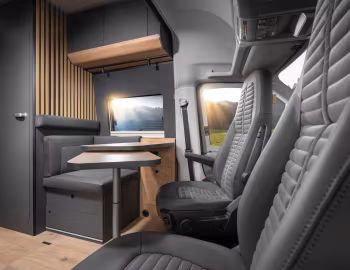 Interior 2025 Globe-Traveller Falcon 2Z '2024–25