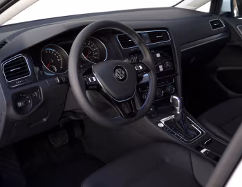 Интерьер 2017–20 Volkswagen e-Golf [North America] (Typ 5G) '2017–20