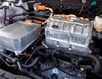 Bajo el capó 2017–20 Volkswagen e-Golf [North America] (Typ 5G) '2017–20