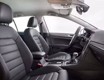 Интерьер 2017–20 Volkswagen e-Golf [North America] (Typ 5G) '2017–20