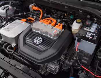 Bajo el capó 2015–17 Volkswagen e-Golf [North America] (Typ 5G) '2014–17