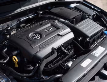 Bajo el capó 2017 Volkswagen Golf Alltrack [North America] (Typ 5G) '2016–17