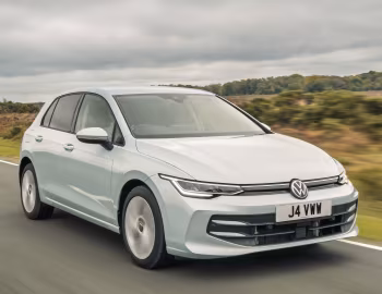 Volkswagen Golf eHybrid Match [UK-spec] '2025–pr.
