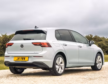 Volkswagen Golf eHybrid Match [UK-spec] '2025–pr.