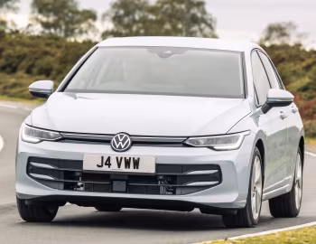 Volkswagen Golf eHybrid Match [UK-spec] '2025–pr.