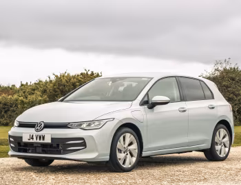 Volkswagen Golf eHybrid Match [UK-spec] '2025–pr.