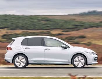 Volkswagen Golf eHybrid Match [UK-spec] '2025–pr.