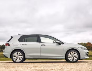 Volkswagen Golf eHybrid Match [UK-spec] '2025–pr.