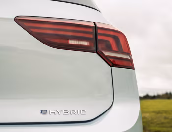 Volkswagen Golf eHybrid Match [UK-spec] '2025–pr.