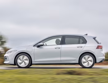 Volkswagen Golf eHybrid Match [UK-spec] '2025–pr.