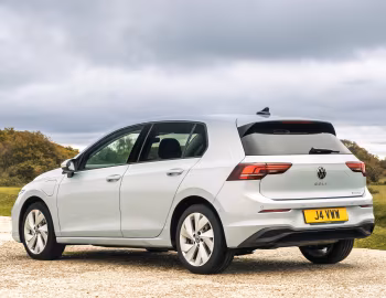 Volkswagen Golf eHybrid Match [UK-spec] '2025–pr.
