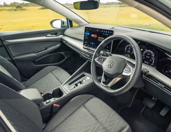 Interior Volkswagen Golf eHybrid Match [UK-spec] '2025–pr.