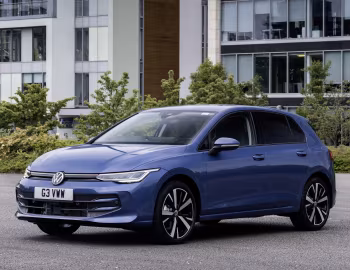 Volkswagen Golf eTSI [UK-spec] '2024–pr.