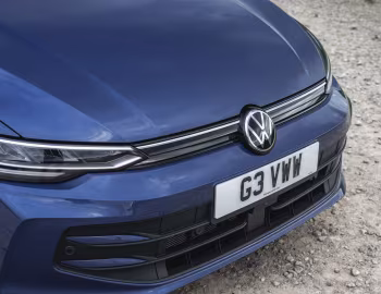 Volkswagen Golf eTSI [UK-spec] '2024–pr.