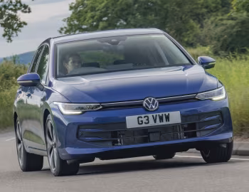 Volkswagen Golf eTSI [UK-spec] '2024–pr.