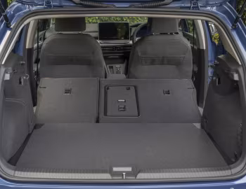 Ambos Volkswagen Golf eTSI [UK-spec] '2024–pr.