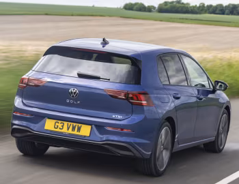 Volkswagen Golf eTSI [UK-spec] '2024–pr.