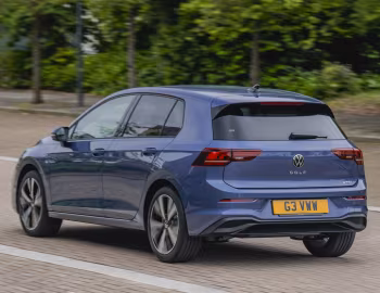 Volkswagen Golf eTSI [UK-spec] '2024–pr.