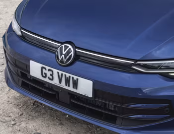 Volkswagen Golf eTSI [UK-spec] '2024–pr.