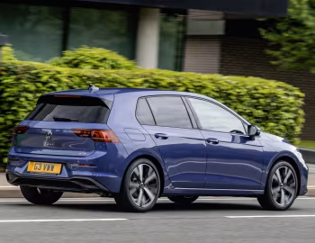 Volkswagen Golf eTSI [UK-spec] '2024–pr.
