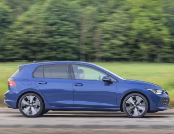 Volkswagen Golf eTSI [UK-spec] '2024–pr.